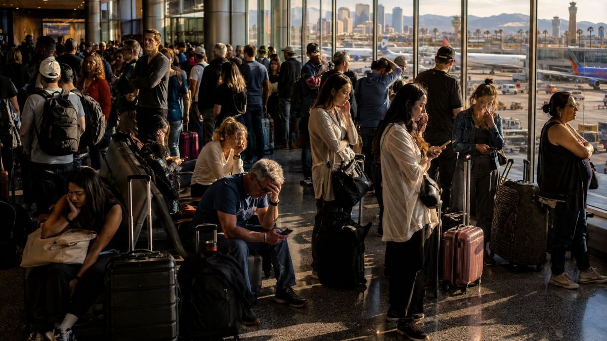 Travel Chaos Hits London Heathrow As 199 Flights Delayed And 13 Canceled Across Major Routes