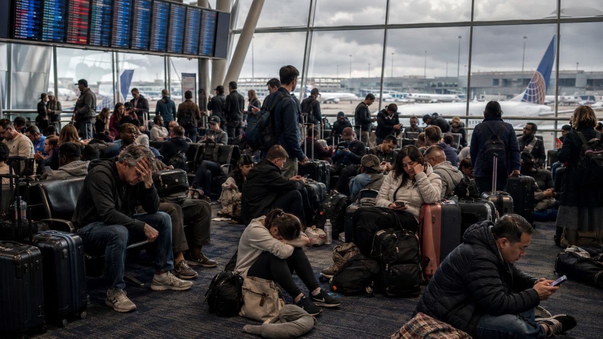 US Flight Chaos – 2,103 Delays and 106 Cancellations Hit Major Airports Across America